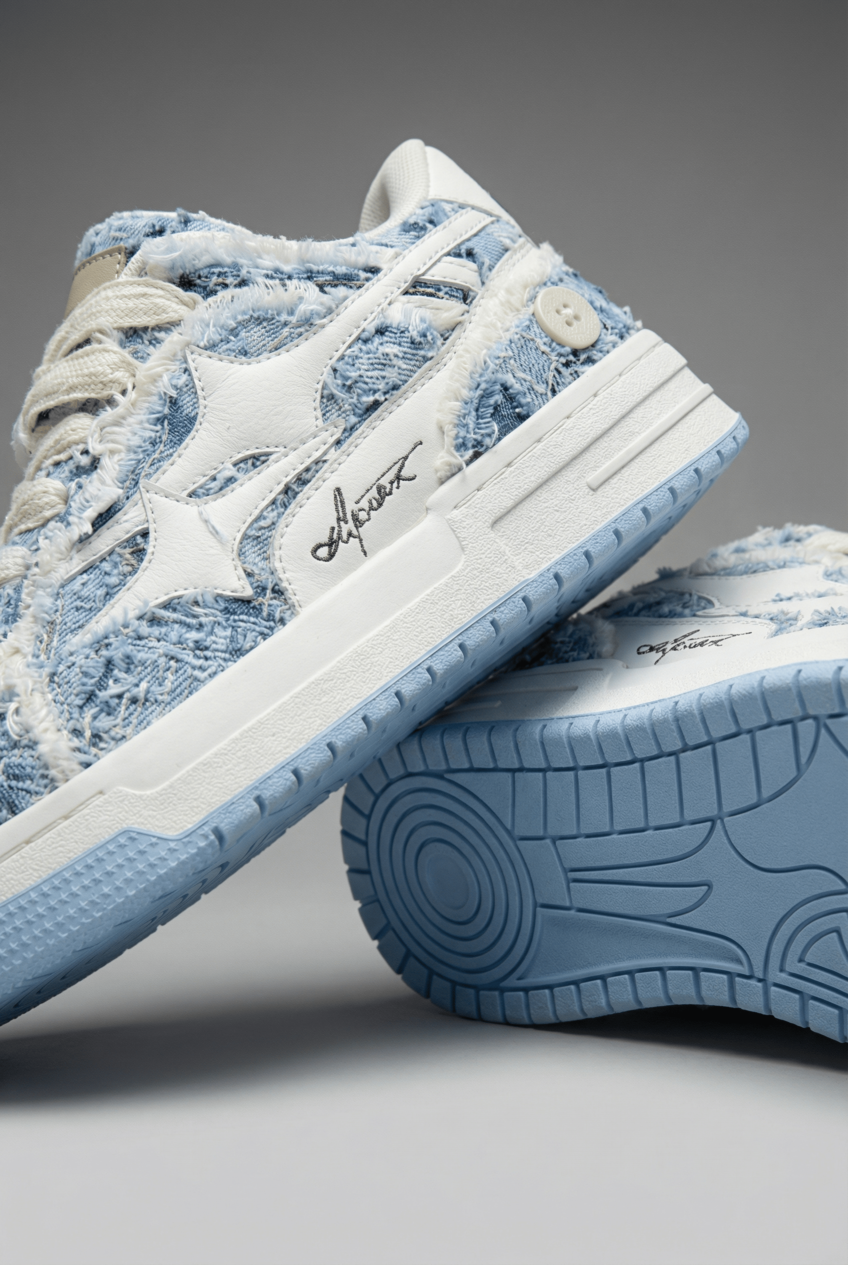 Comet Graphic Sneaker - US Sizing